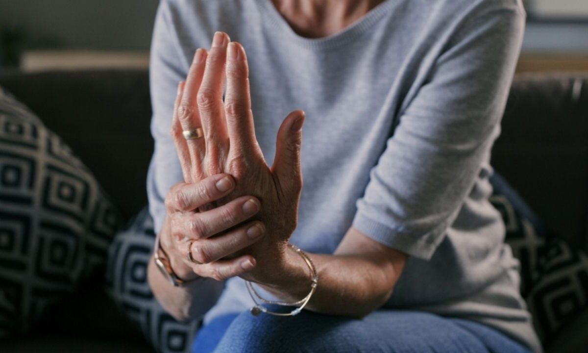 la-hierba-medicinal-que-alivia-dolores-de-artrosis-en-adultos-mayores-y-regenera-los-musculos