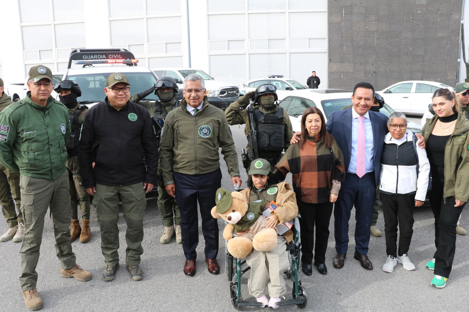Esperanza Bravo de los santos, cumple su sueño de ser policía honoraria de la guardia civil estatal por un día.