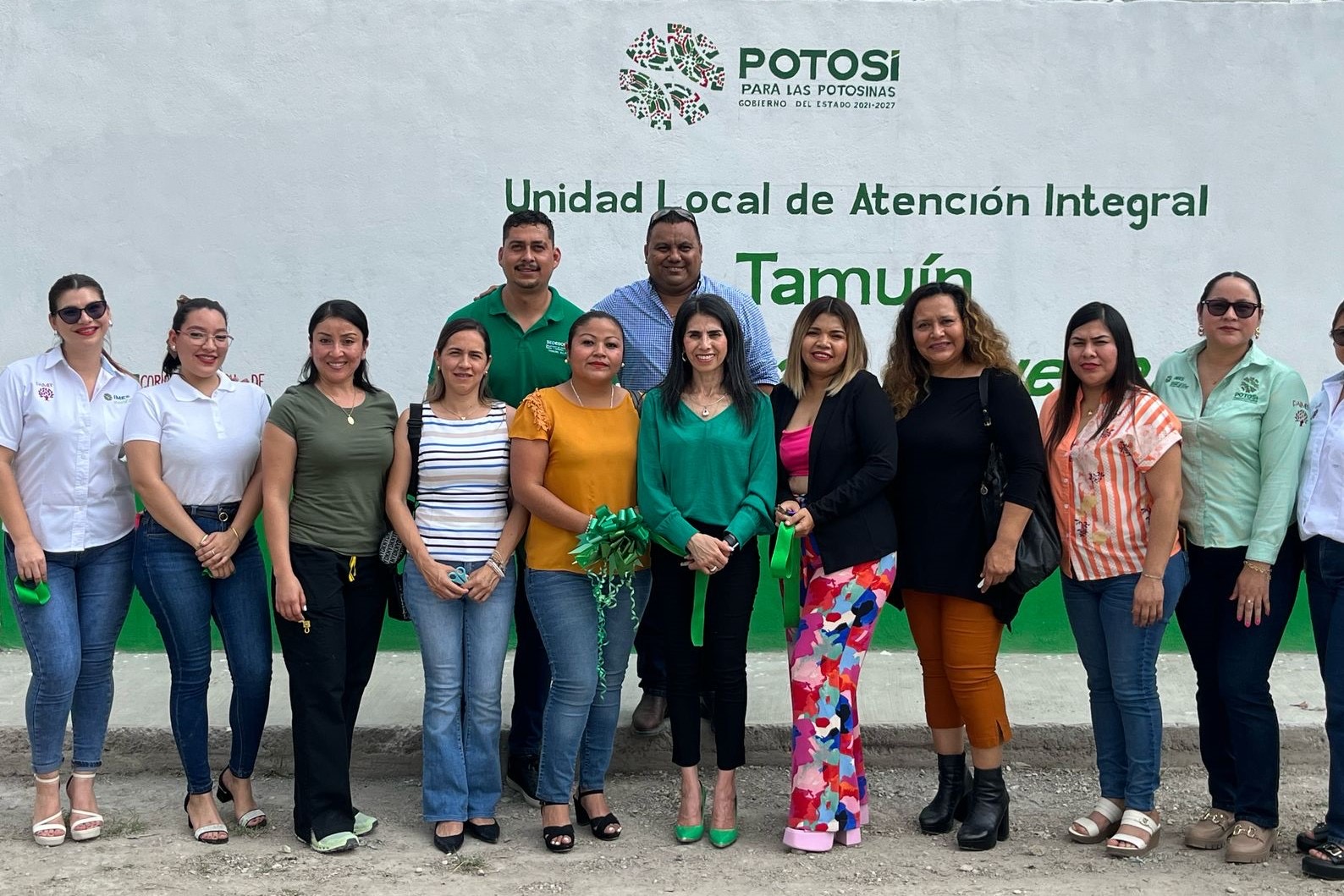 Gobierno acerca apoyo a mujeres de la huasteca.