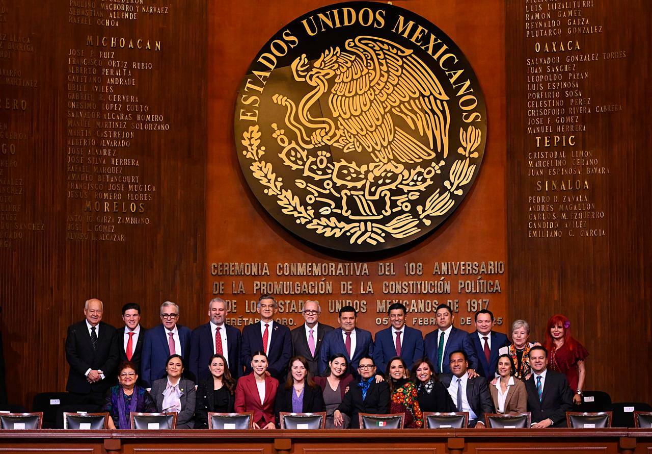 Ricardo Gallardo asiste a conmemoración del 108 aniversario de la constitución de 1917.