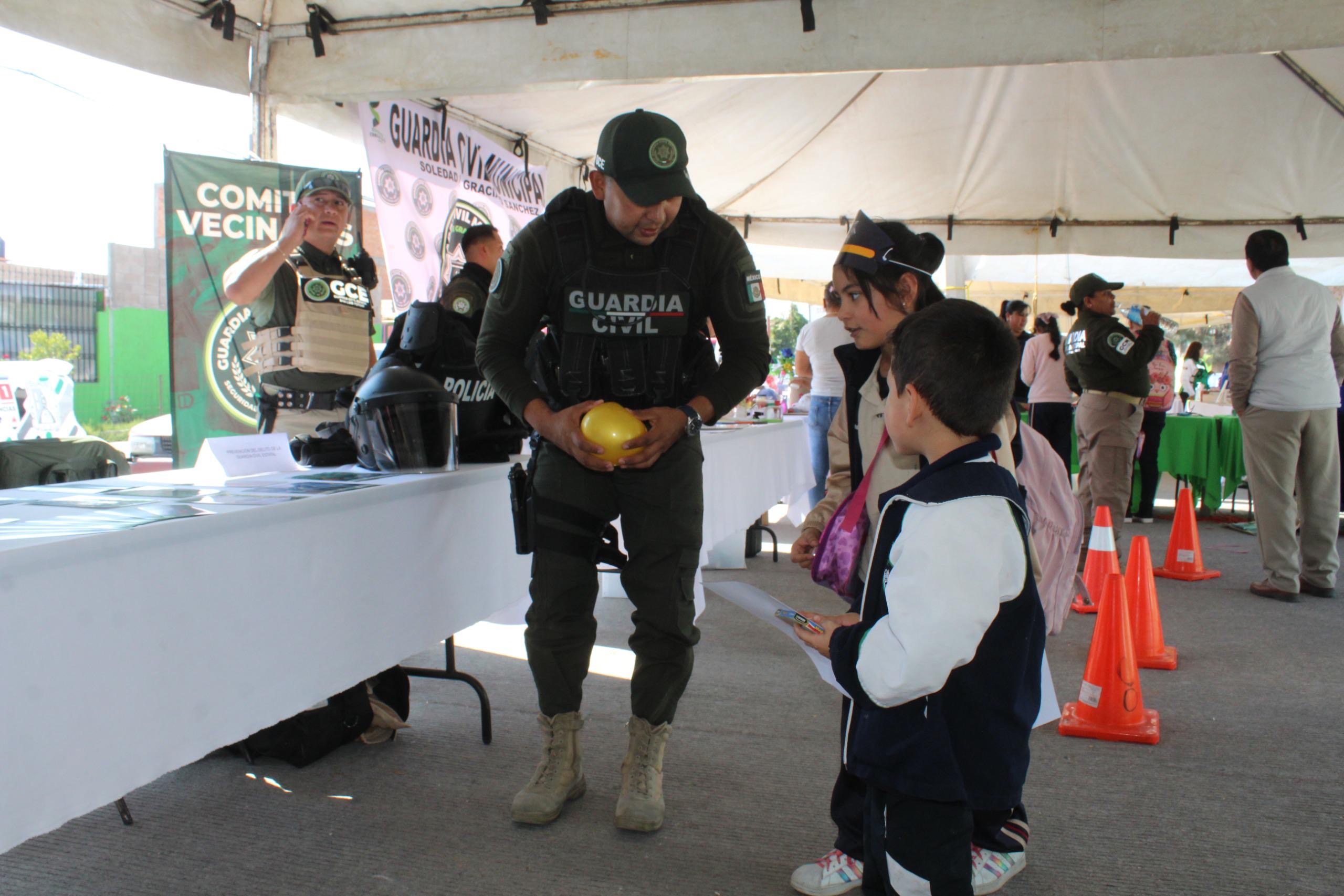 Realizan ferias de seguridad para lograr proximidad social.