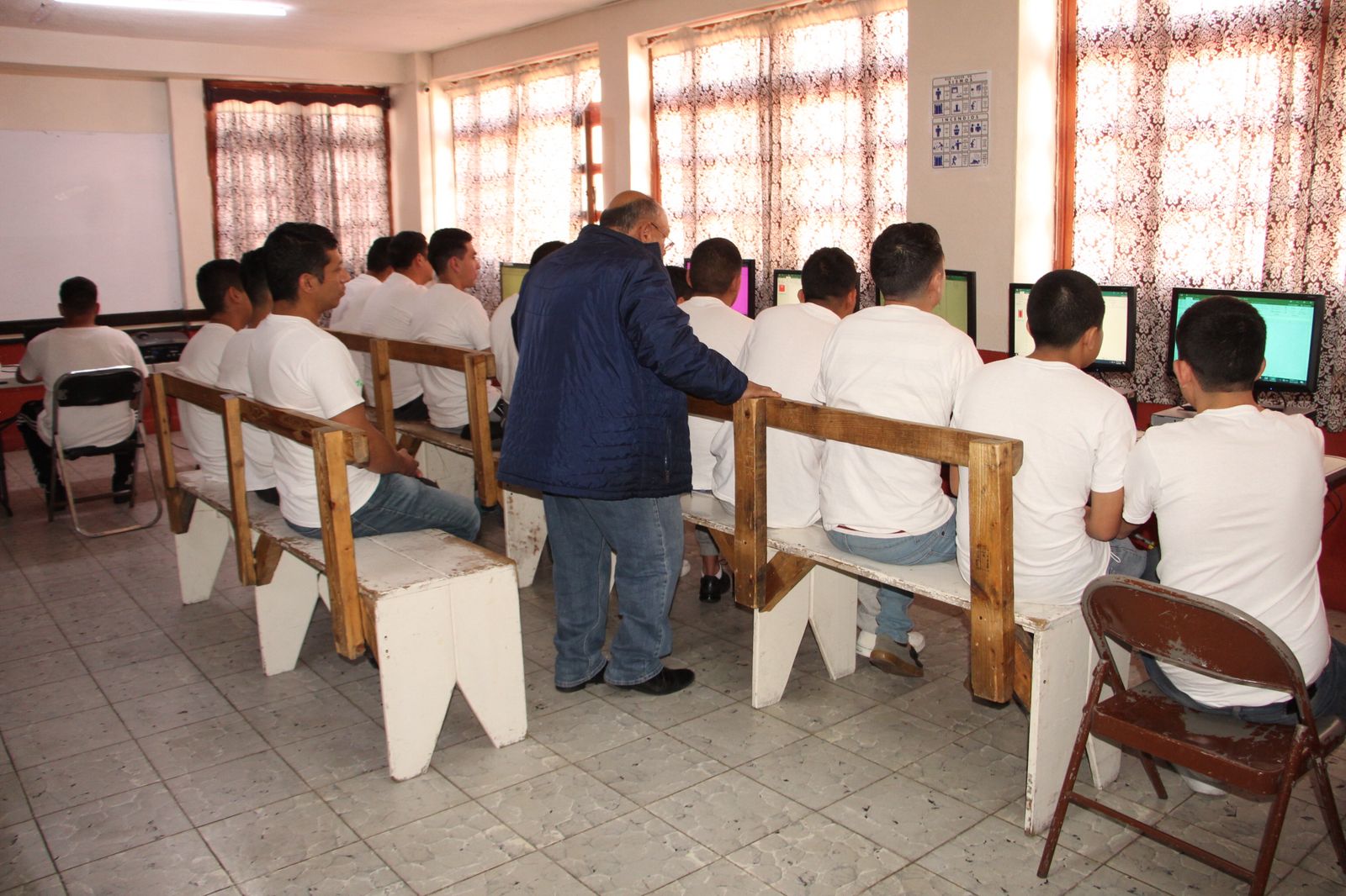 Jóvenes del centro de rehabilitación Plenitud  A.C.,reciben curso de informática.