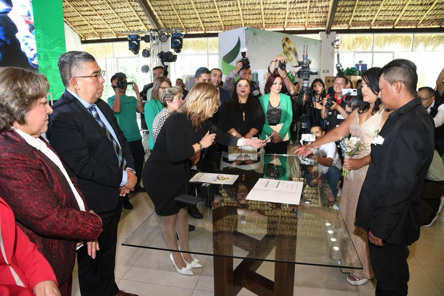 Navarro Muñiz celebra el amor: 150 parejas se casan en soledad en el día de San Valentín.