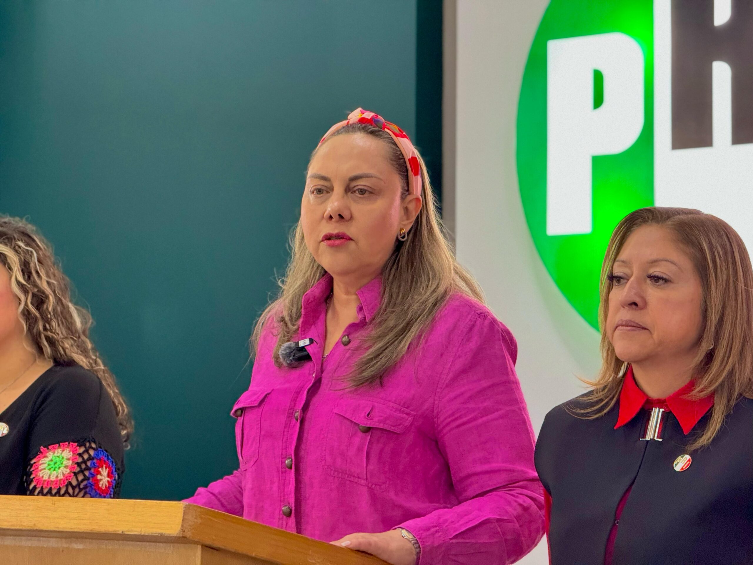 PRI propone eliminar pago por título universitario.
